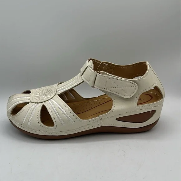 Shibever cream and tan closed toe wedge sandals, size 38 (7) - Picture 3 of 7